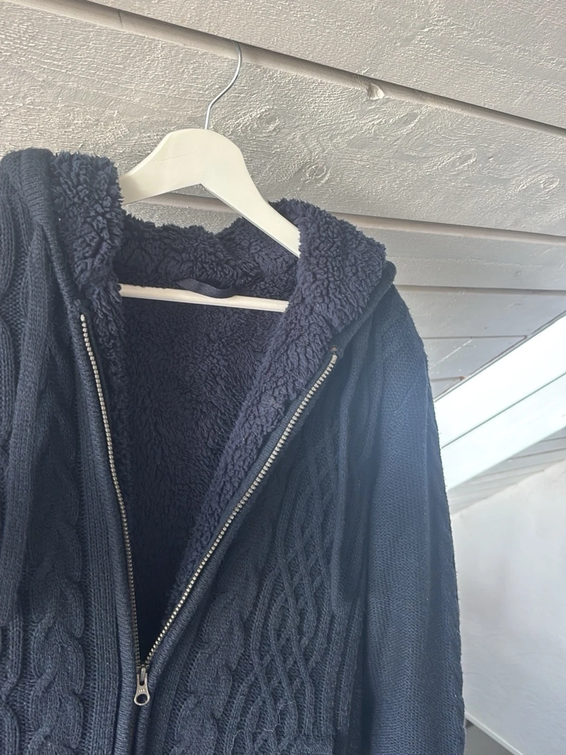 Mörkblå stickad hoodie med dragkedja - 1