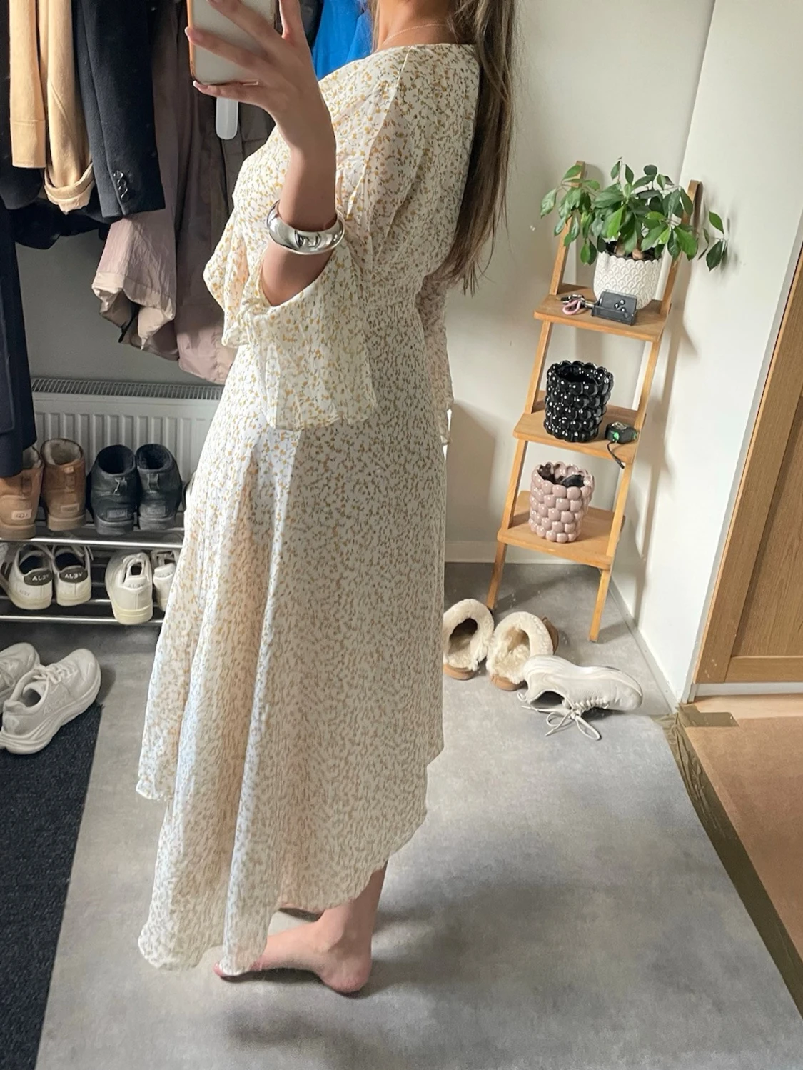 Blommig omlottklänning med knyt från Adoore  - 2