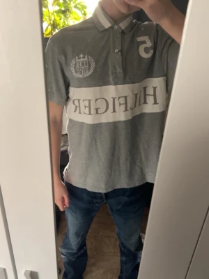 Tommy Hilfiger Piké - Tommy Hilfiger - Storlek:M - Bra skick -   Nypris: 849kr- Mitt pris: 349kr - Hör av dig vid funderingar💫