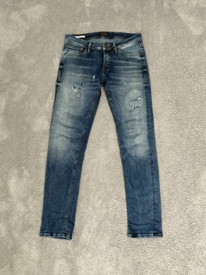 Jack & Jones jeans - Jack & Jones jeans | Skick: 9/10 | Strl W31 L32 | Pris - 549 | Fraktar via Postnord eller Instabox på köparens bekostnad | Hör av dig vid minsta fråga eller fundering//CL