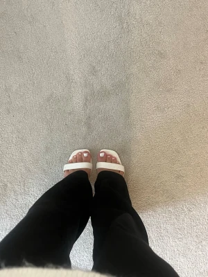 Vita klackar - Supersköna klackar från Boohoo🤩Passar perfekt till studenten eller bröllop! 