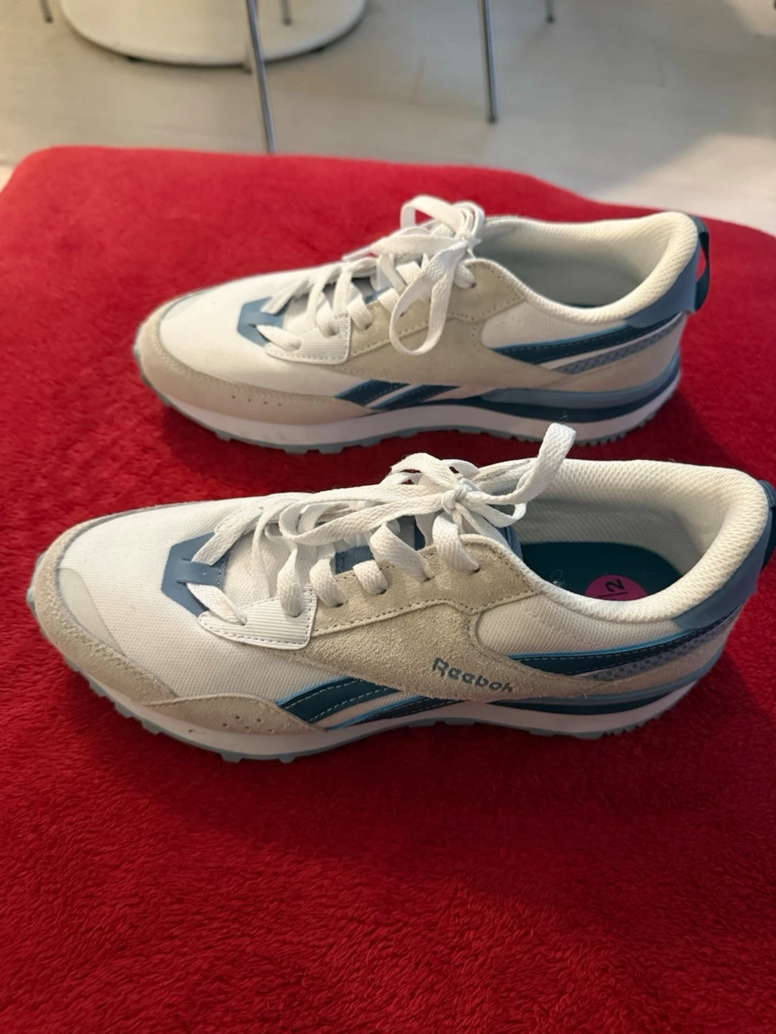 Vita och blå Reebok sneakers - 2