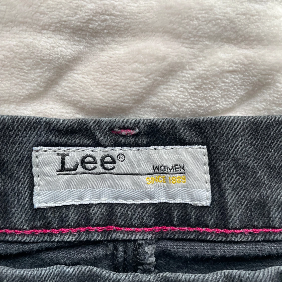 Svarta super lågmidjade jeansshorts ( fler i profilen) - 2