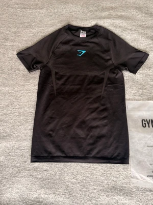 Gymshark onyx 5v t shirt - Kolla i min profil för fler tröjor!