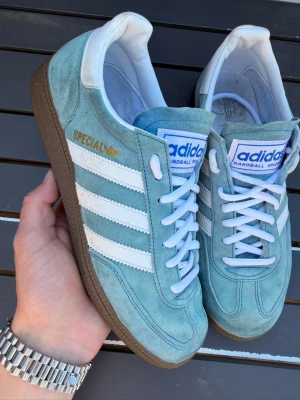 Adidas spezial 41,5 - Säljer dessa supersnygga och trendiga adidas spezial sneakers i storlek 41,5. Skick 8,5/10 super fina! Hör av dig vid frågor eller andra funderingar 💯