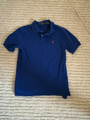 Polo Ralph lauren piké - Snygg Ralph lauren piké som är perfekt till sommaren Se mått på bild Hör gärna av er om ni har frågor😁😁