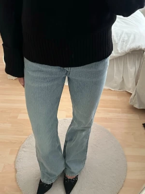 Jeans - Lågmidjade jeans från Weekday, helt oanvända 