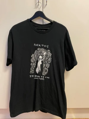 T shirt M/L - T shirt köpt från ETTRESEX. Passar M/L. Aldrig använd!