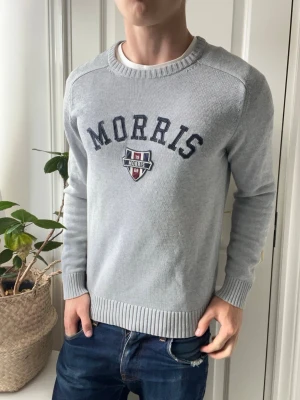 Morris tröja stickad  - Morris tröja stickad, Inga defekter! Modellen i bilderna är 180 cm 75 kg och bär Storlek M , Kom med frågor! 🌟 (Kan gå ned i pris vid köp av paket 😉) 