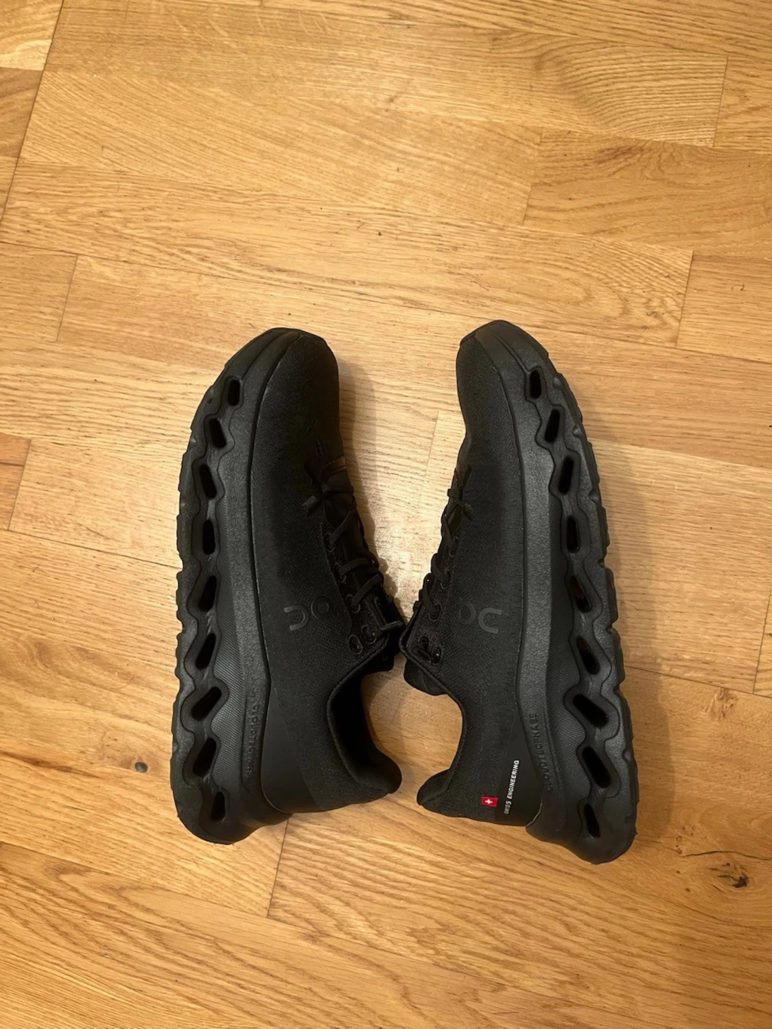 Svarta On Cloud sneakers - 1