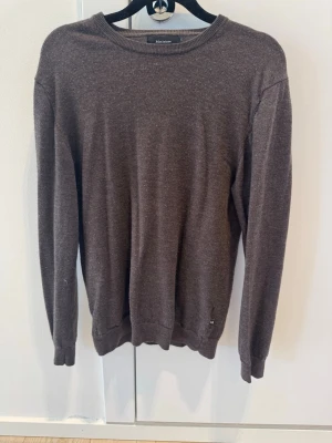 Brun stickad tröja Matinique - Brun merinoull tröja från Martinique, perfekt till vardagen. Storlek S. Kom vid funderingar!