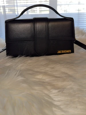 Jacquemus Bag - Authentic Beautiful Jacquemus in good condition ,used a fee times.