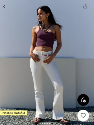 Vita bootcut jeans - Vita mid rise jeans , använd fåtal gånger. Nypris 500
