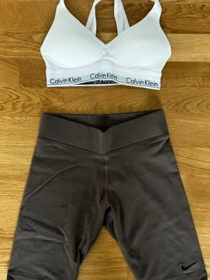 Bruna cykelshorts från Nike - Vardags mjuka bruna bikershorts från Nike som inte kommer till användning.