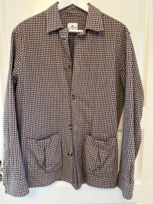 John Henric Overshirt - Overshirt från John Henric i bra skick! Storlek M