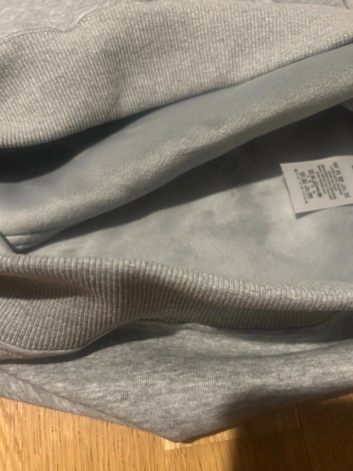 Grå hoodie - 1