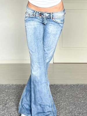 Pepe jeans - Midjemått: 38cm rakt över, innerbenslängd: 81cm 💗