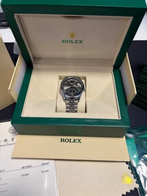 Rolx Role Datejust 41mm Light Grey Silver Dial / Oyster perpet.... - Riktigt fin Rolx Role Datejust i Silver Light Grey Dial Oyster Perpetual, Medföljer Rolx box bag, Certifikate samt alla tillbehör som ni ser på bilden. Helt ny. Skambud besvaras ej.