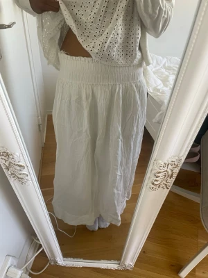 Vit Långkjol - Världens finaste kjol från H&M i storlek XS!💓 Slutsåld kollektion för flera år sen!