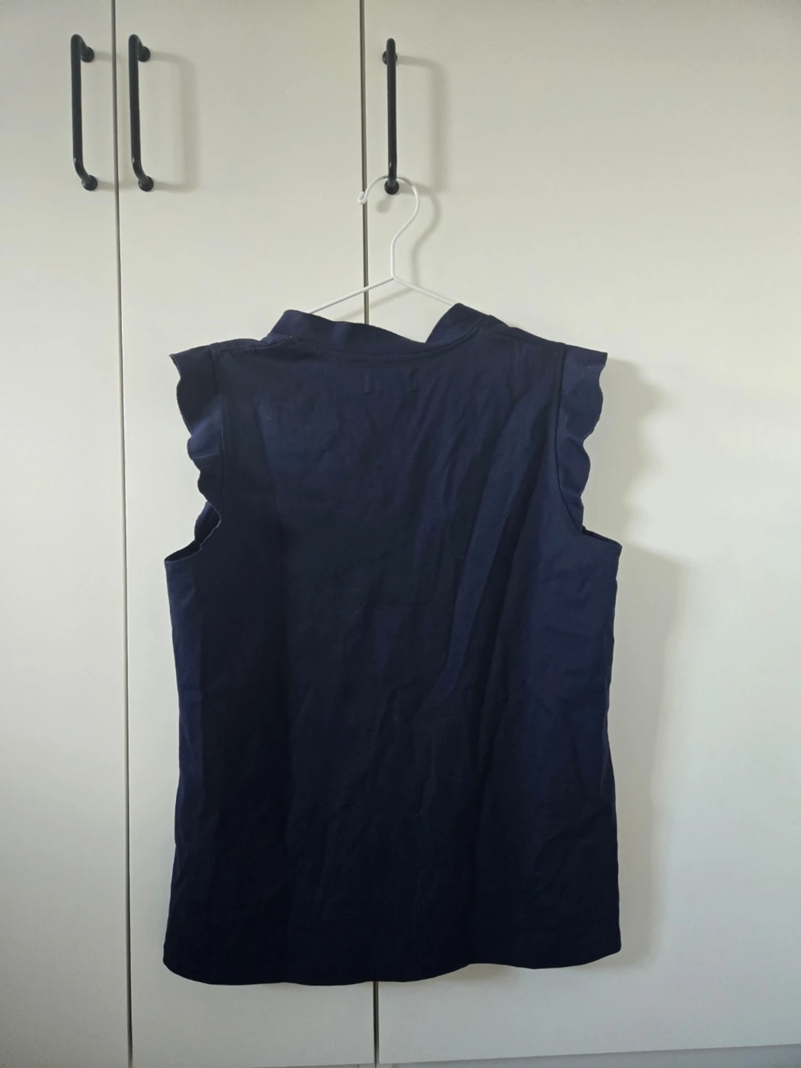 Mörkblå ärmlös blus  - 1