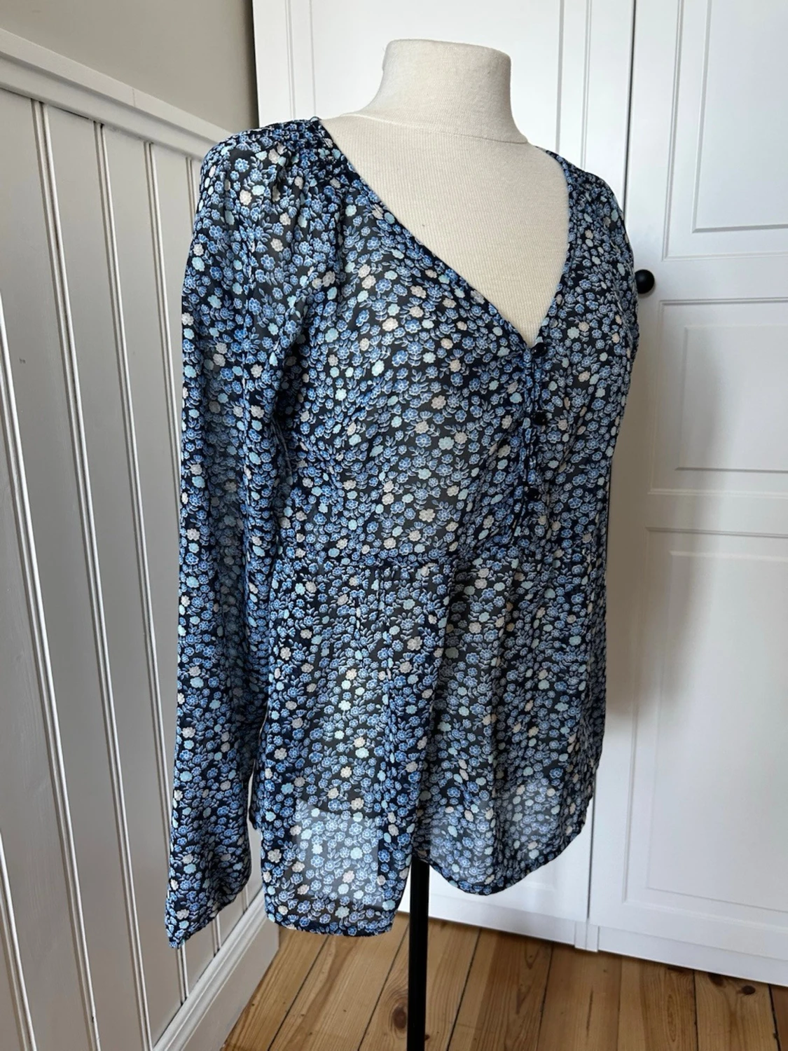 Blommig blå transparent blus - 2