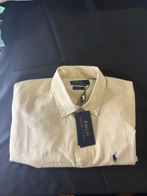 Beige linneskjorta från Polo Ralph Lauren - Helt ny polo lin skjorte, ingen skader eller bruksmerker 