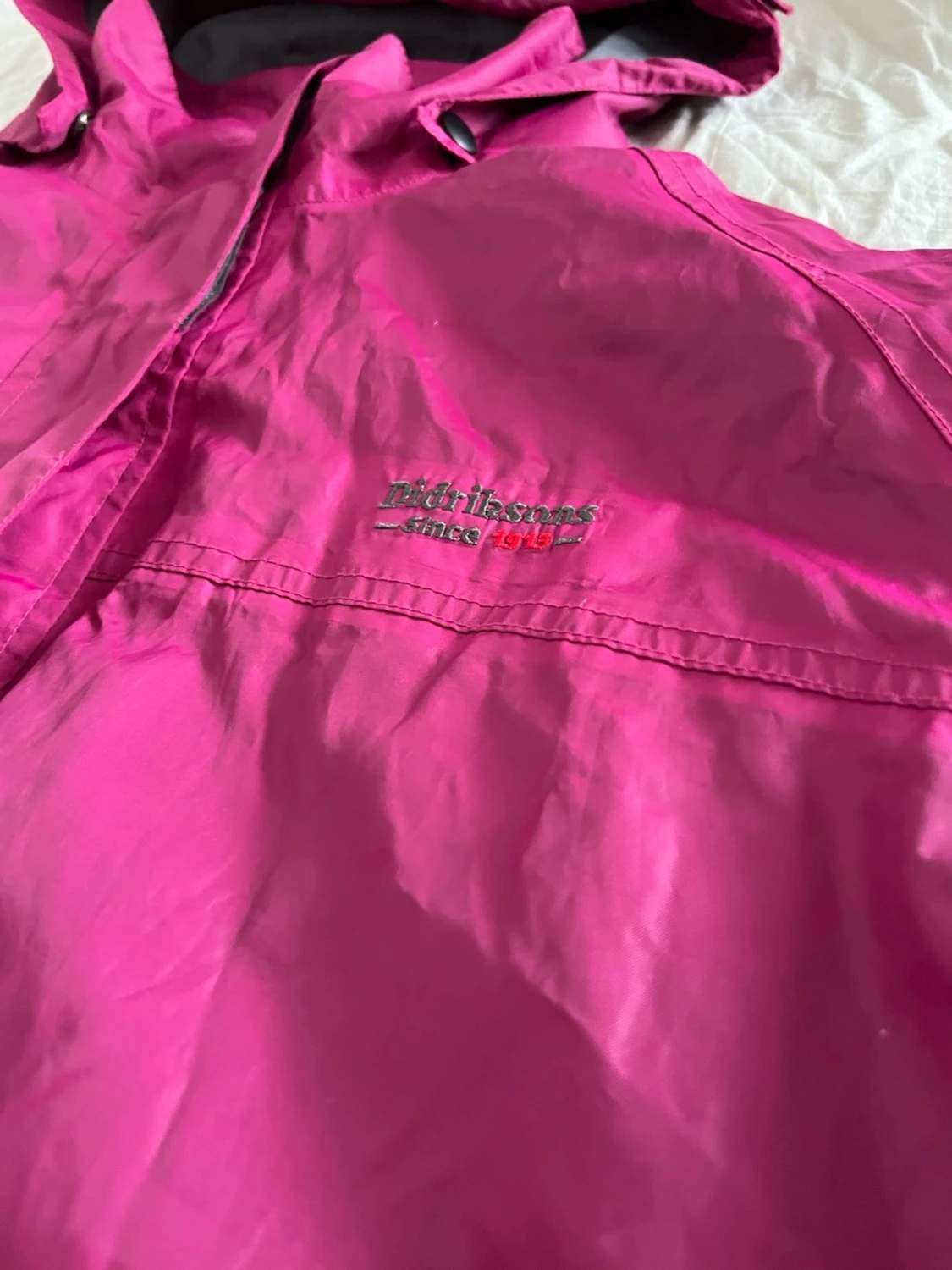 Rosa vindjacka med huva från Didriksons - 2