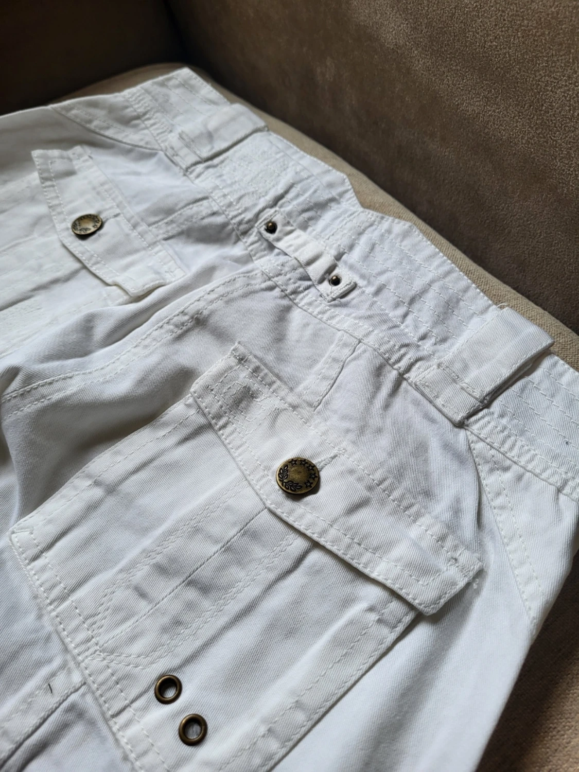 Vita cargobyxor med snörning Wet Seal size 1 USA Xs - 3