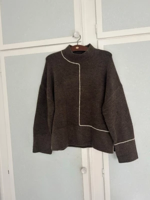 Stickad tröja Zara  - Superfin och mjuk stickad tröja från Zara🤍🌸 Använd typ 3 gånger bara 
