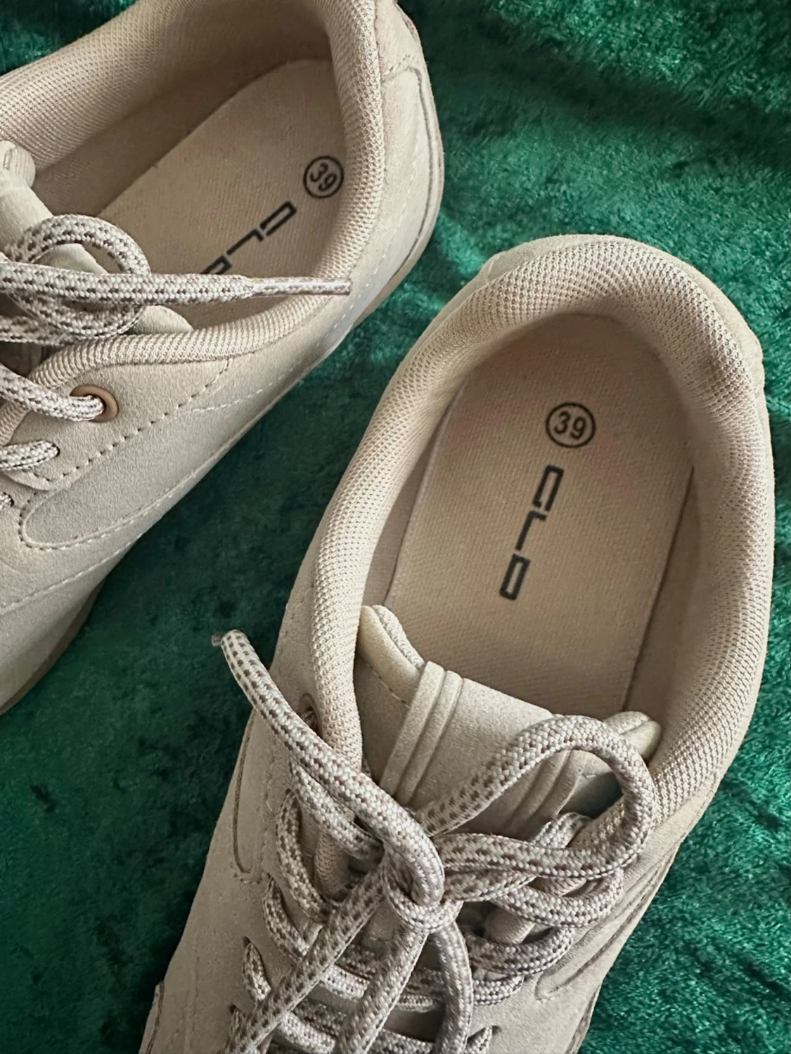 Beige dam sneakers från CLD storlek 39( inte äkta leder) - 1