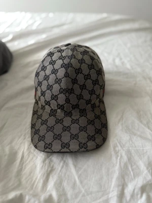 Gucci keps - Gucci keps, rätt så ny, köpt för 5600kr,