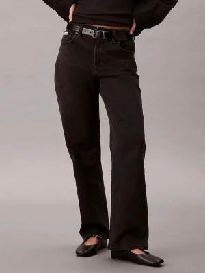 Svarta raka jeans från Calvin Klein - Svarta raka jeans från Calvin Klein✨Stl. 26 i midjan och 32 i längden.