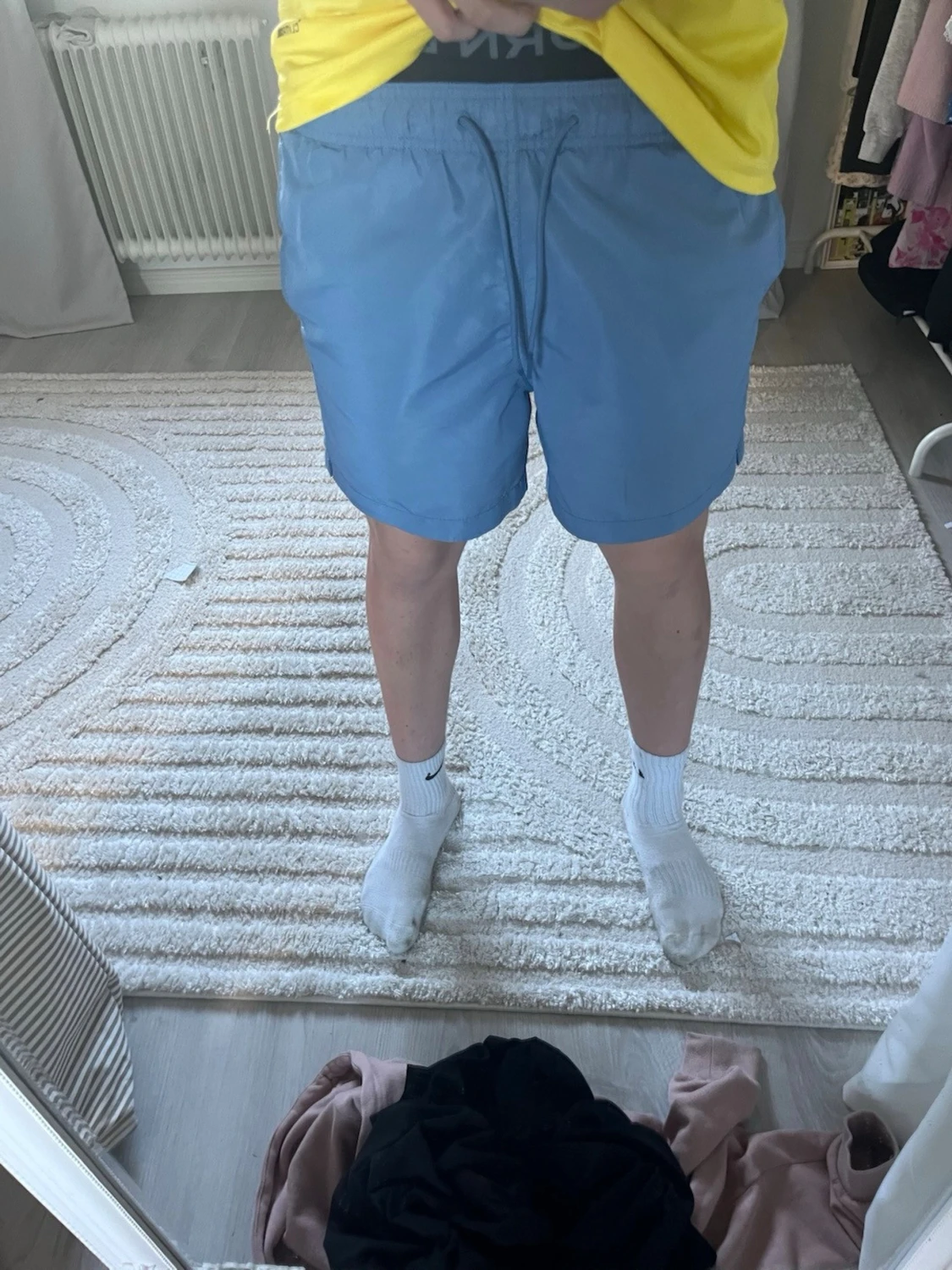 Blå shorts från H&M med meshfoder - 4