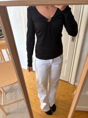 Svart långärmad topp från Kappahl - Svart långärmad topp från Kappahl i storlek S som aldrig är använd, prislappen finns kvar!