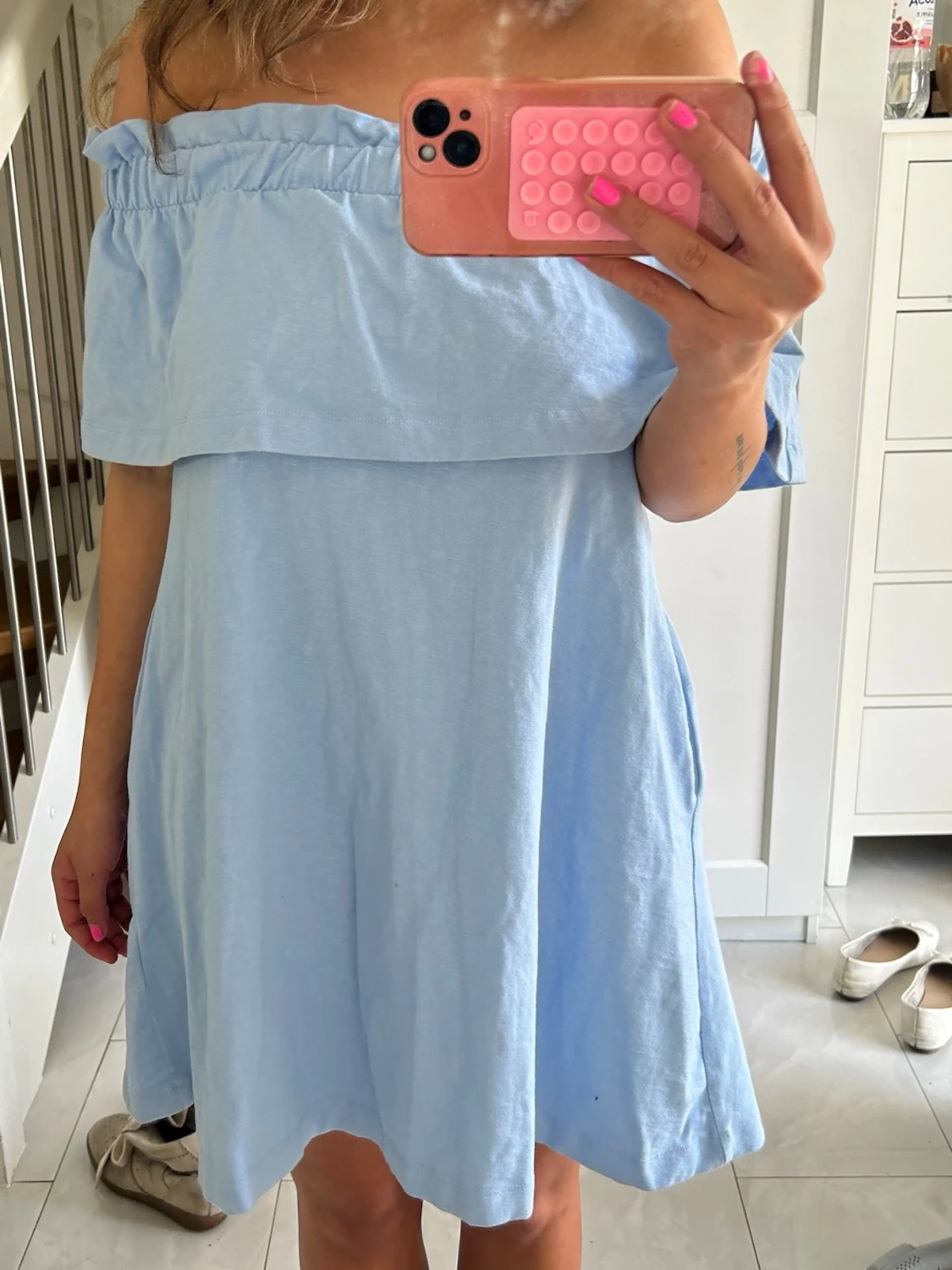 Ljusblå offshoulder klänning - 4