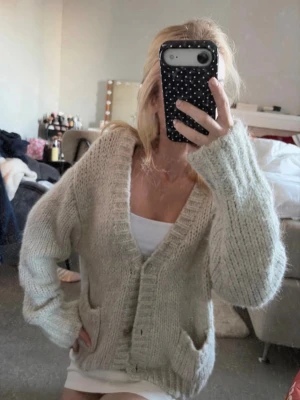 Stickad kofta - Gosig stickad kofta från Zara, Strl L men perfekt som oversized 
