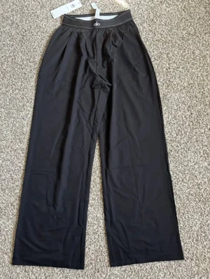  Alo Yoga pants  - Helt nya!! Storlek XS men är de är oversize