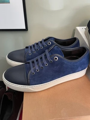 Lanvin skor  - Hej, säljer nu dessa svin snygga lanvin skor. Skorna är i nyskick!  Begränsat antal boxar och dustbag. Hör av dig vid frågor