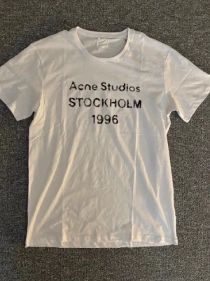 Vit Acne Studios t-shirt med tryck - Storlekarna L M och S