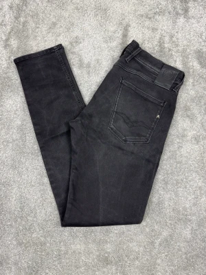 Replay jeans  - Ett par riktigt snygga jeans från Replay i storlek W34 L34 i modellen Anbbas 