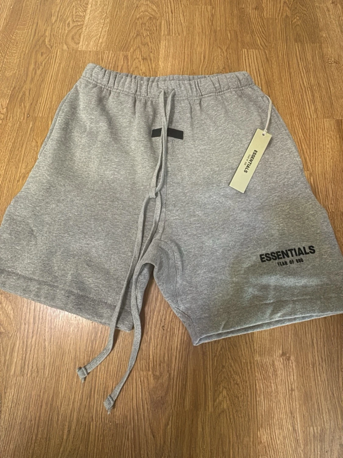 Grå Essentials shorts med snörning