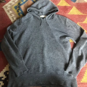 cashmere hoodie Sayless - Casemir hoodie ifrån Sayless. Inga defekter. Skickar samma dag