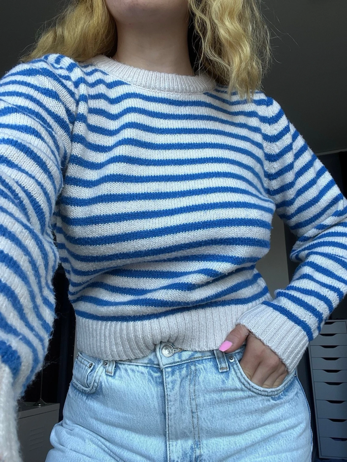 Blå/beige randig stickad tröja, storlek S/M