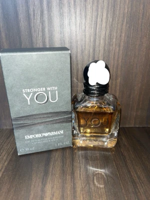 Emporio Armani Stronger With You EDT - Emporio Armani Stronger With You parfym. Jag har använt några gånger så den är lite mindre än 30 ml. 