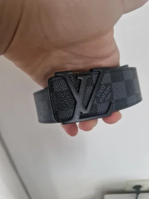 H&M rutigt bälte svart/grå - Bra kvalité och om du har en fråga det är bara och fråga