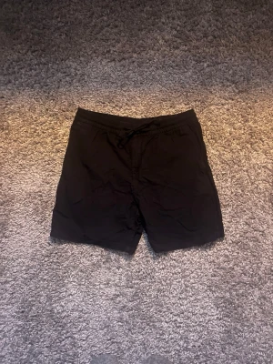 Svarta shorts från H&M - Svarta shorts från H&M i storlek S och säljs för 100kr!