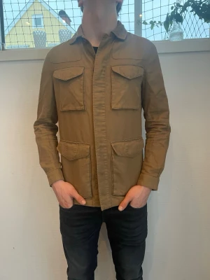 Massimo dutti field jacka  - Massimo dutti field jacka herr| pris:899kr| storlek:M| skick:9,8/10| hör av dig vid minsta lilla fundering eller fråga|