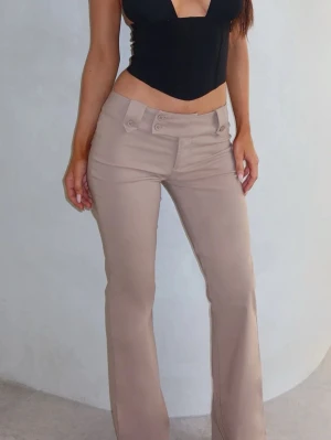 Lowwaist Kitty Pants Tiger Mist - köpt för 1000kr + 400kr tull + 200kr frakt. Kan skicka bild på, passar mig i längden som är 180 cm!❤️