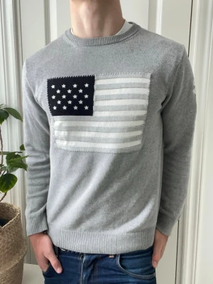 Gant tröja sweatshirt  - Gant tröja sweatshirt, Inga defekter! Modellen i bilderna är 180 cm 75 kg och bär Storlek M som passar perfekt 💯 , Kom med frågor! 🌟 (Kan gå ned i pris vid köp av paket 😉) 