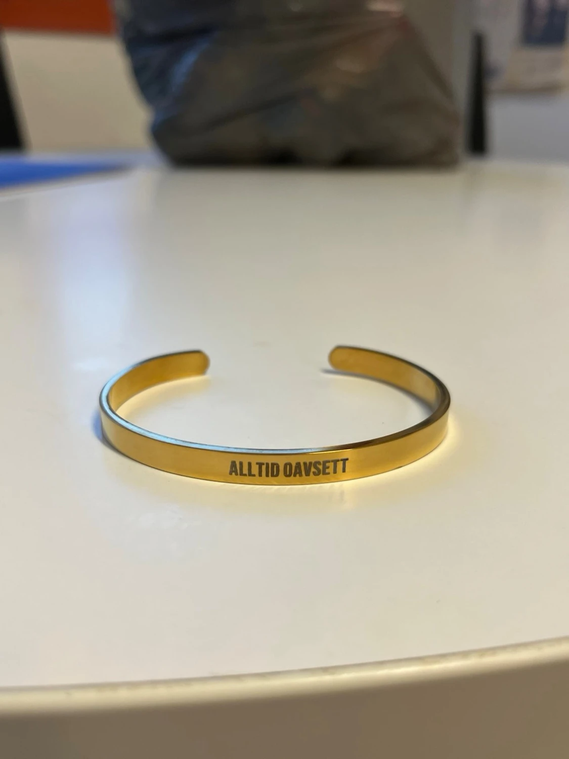 Guldigt armband djurgården gravyr